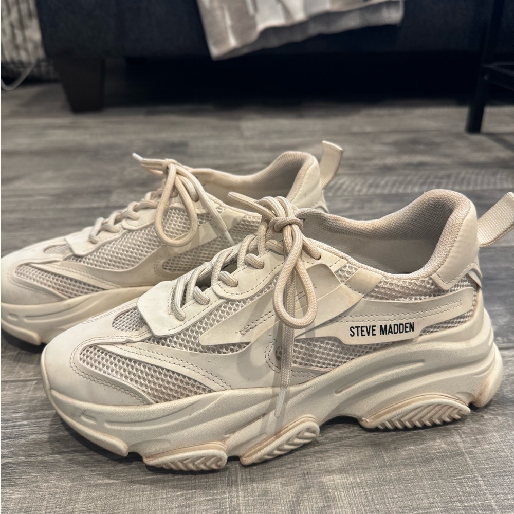 STEVE MADDEN POSSESSION-E SNEAKER